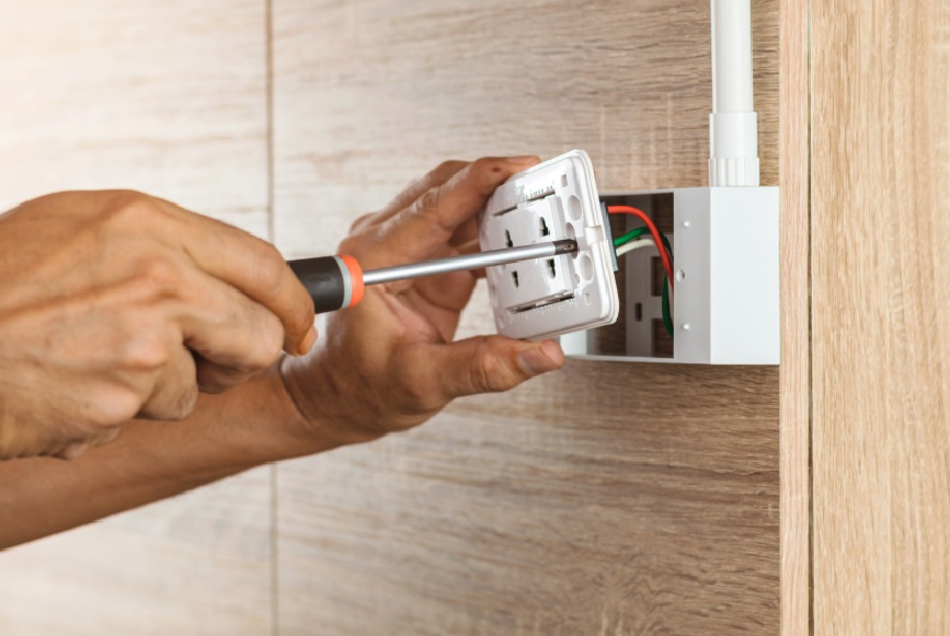 Copper Creek Electric, Goodlettsville - installation of a wall outlet